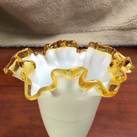 Fenton Vintage RARE Silvercrest Milk Glass Vase - Picture 2 of 6